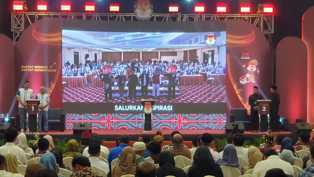 Saling Serang Bobby-Surya & Edy-Hasan di Debat Ke-3 Pilgub Sumut Saling Serang Bobby-Surya & Edy-Hasan di Debat Ke-3 Pilgub Sumut