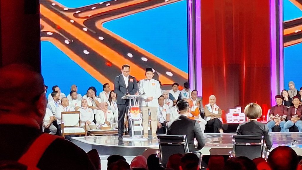 Debat Dharma vs Ridwan Kamil soal Teras Cihampelas Mati Suri Debat Dharma vs Ridwan Kamil soal Teras Cihampelas Mati Suri