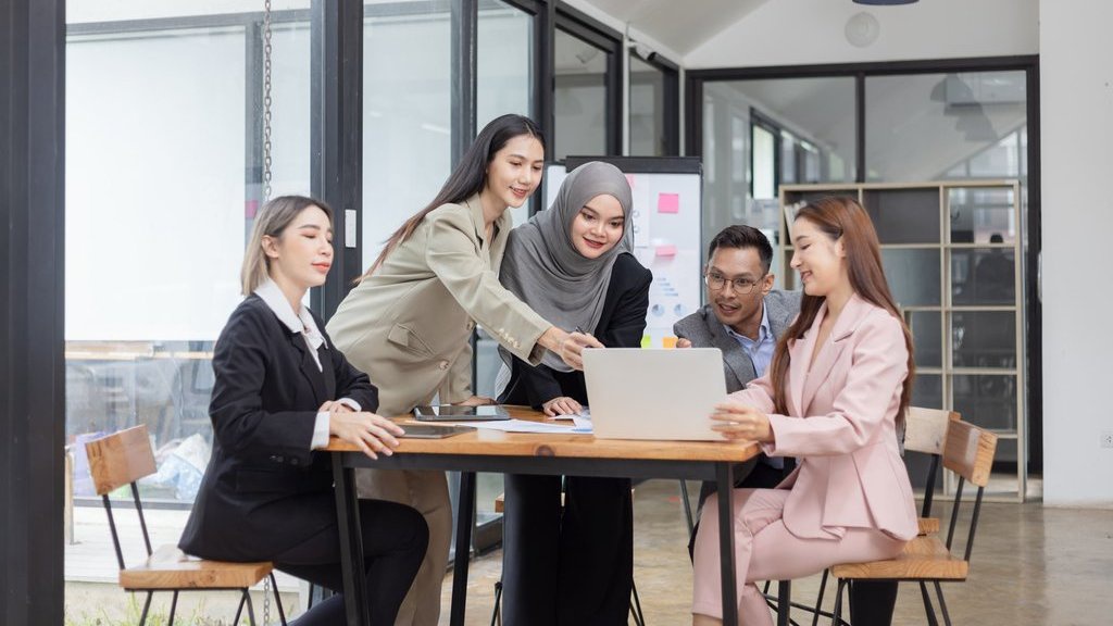 25 Contoh Bahasa Pegawai Korporat yang Gaul dan Kekinian 25 Contoh Bahasa Pegawai Korporat yang Gaul dan Kekinian