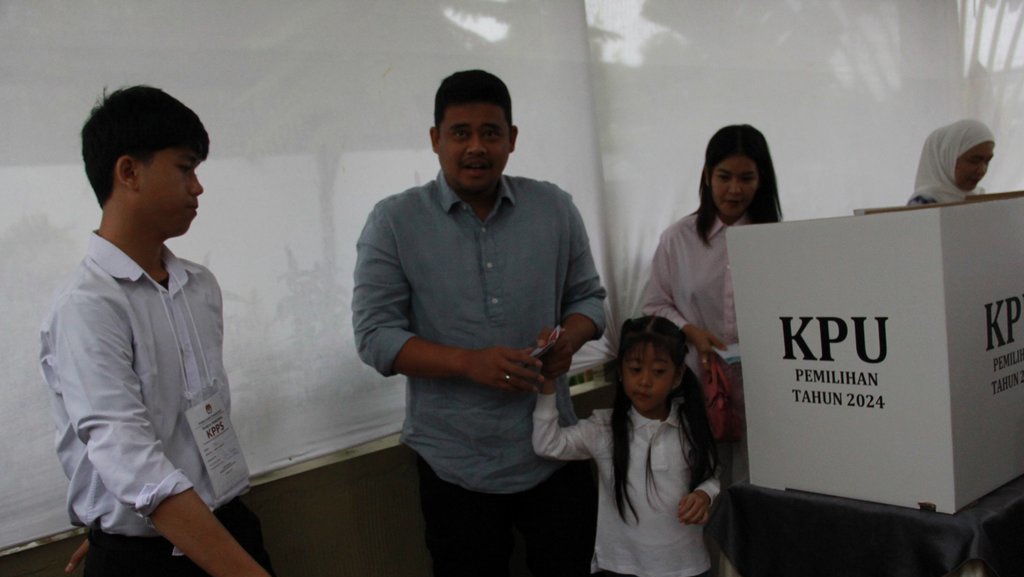 Bobby Dapat Pesan Khusus dari Jokowi & Prabowo Sebelum Mencoblos Bobby Dapat Pesan Khusus dari Jokowi & Prabowo Sebelum Mencoblos