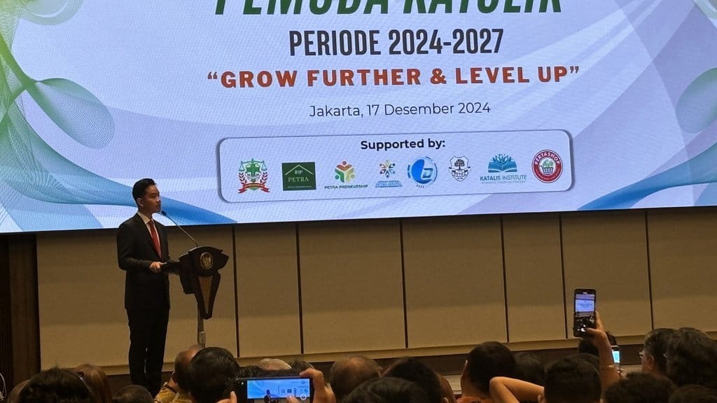 Gibran Curhat Senasib dengan Ketua Pemuda Katolik Dipecat PDIP Gibran Curhat Senasib dengan Ketua Pemuda Katolik Dipecat PDIP