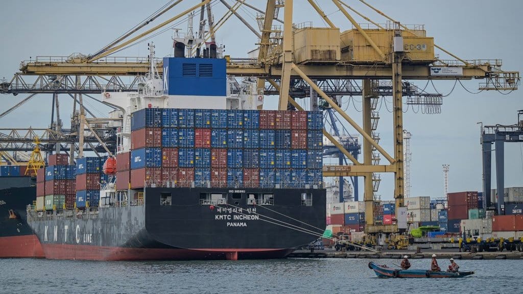 Surplus Neraca Dagang Februari 2025: Capaian Gemilang atau Semu? Surplus Neraca Dagang Februari 2025: Capaian Gemilang atau Semu?