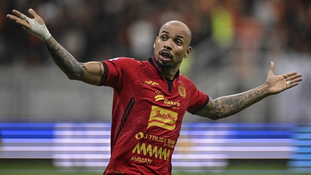 Prediksi Persis vs Persija Liga 1 2025: Macan Kejar Persib!