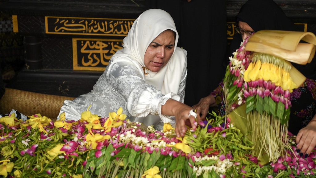 Tata Cara Menguburkan Jenazah dan Doanya dalam Agama Islam Tata Cara Menguburkan Jenazah dan Doanya dalam Agama Islam