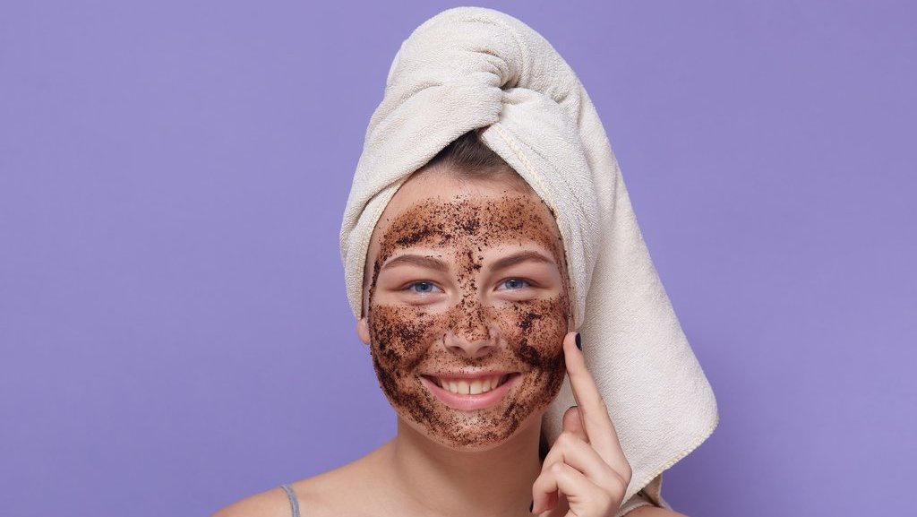 9 Bahan Eksfoliasi Wajah Alami yang Bisa Dicoba 9 Bahan Eksfoliasi Wajah Alami yang Bisa Dicoba