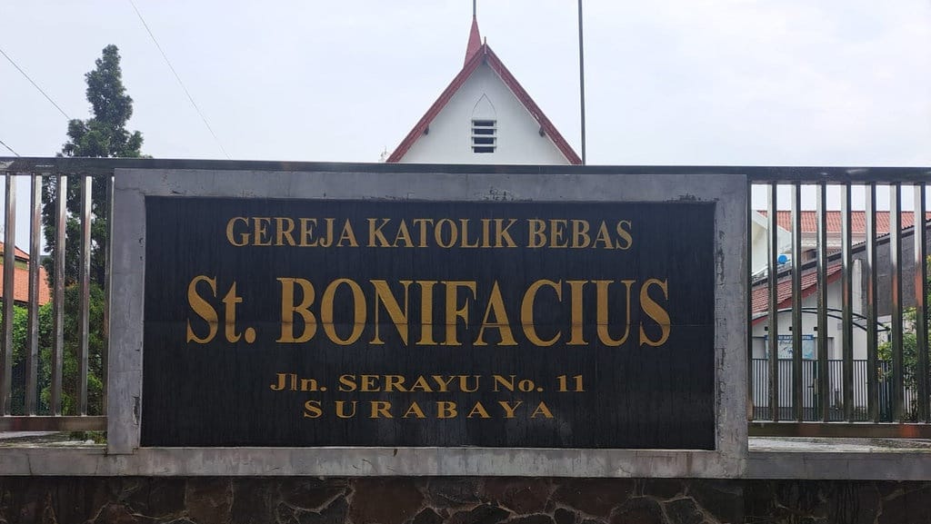 Gereja Katolik Bebas Surabaya: Ada dan Berbeda Gereja Katolik Bebas Surabaya: Ada dan Berbeda