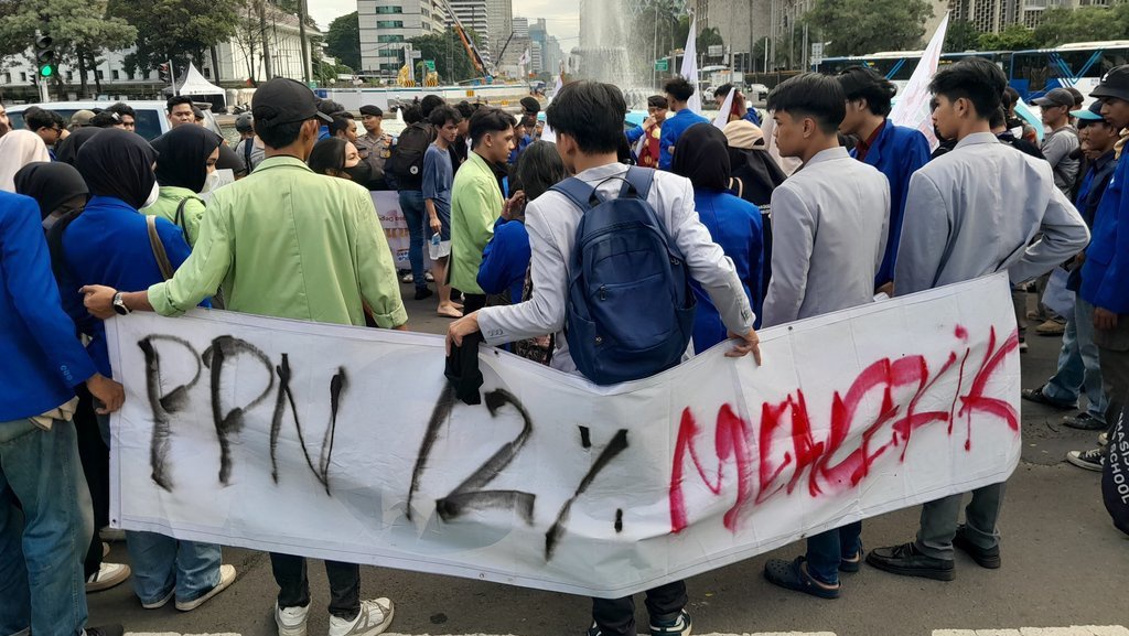 BEM SI Kerakyatan Gelar Aksi Tolak PPN 12 Persen di Patung Kuda BEM SI Kerakyatan Gelar Aksi Tolak PPN 12 Persen di Patung Kuda