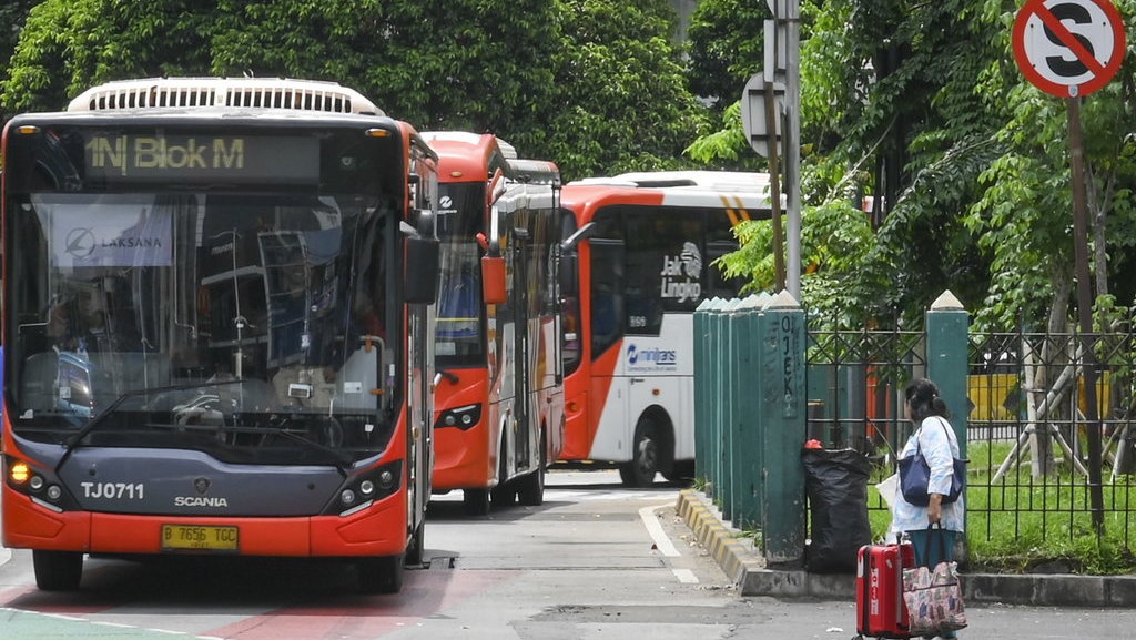 Transjakarta Klarifikasi soal Video Mobil RI 24 di Lajur Busway Transjakarta Klarifikasi soal Video Mobil RI 24 di Lajur Busway