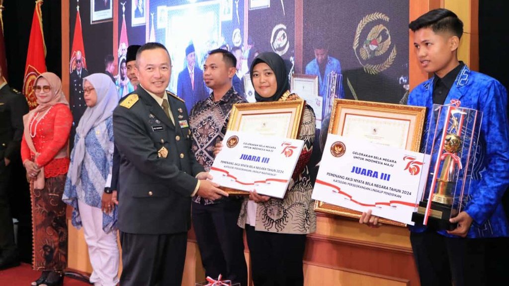 Nasabah PNM Asal Lampung Raih Penghargaan Aksi Nyata Bela Negara Nasabah PNM Asal Lampung Raih Penghargaan Aksi Nyata Bela Negara