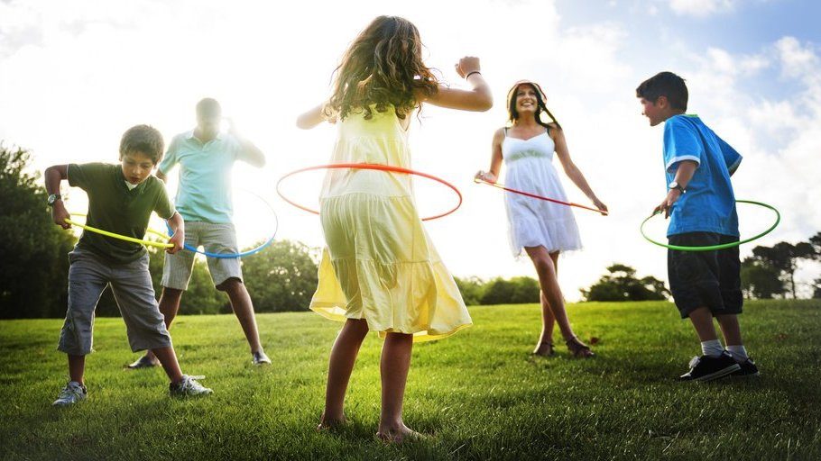 12 Manfaat Hula Hoop untuk Tubuh, Baik untuk Kesehatan & Mental 12 Manfaat Hula Hoop untuk Tubuh, Baik untuk Kesehatan & Mental