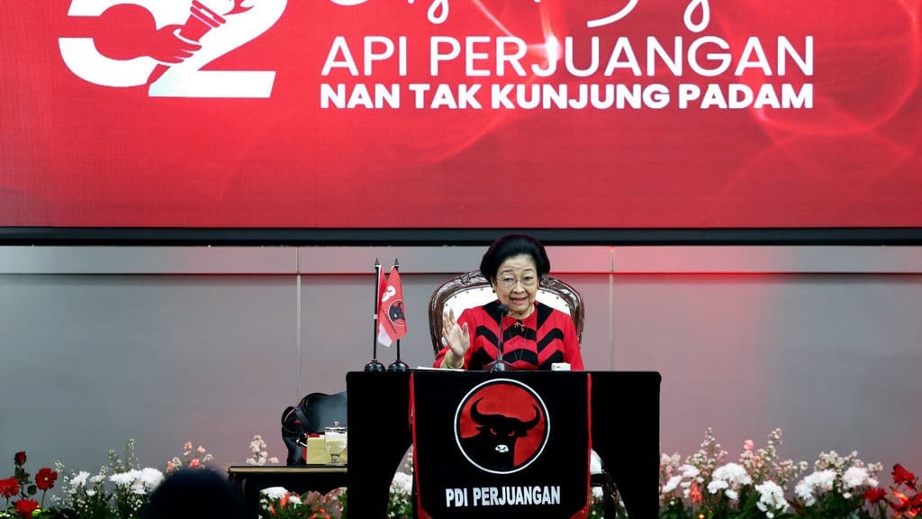 Mega Singgung Bahlil di HUT PDIP soal Gelar Doktor Ditangguhkan Mega Singgung Bahlil di HUT PDIP soal Gelar Doktor Ditangguhkan