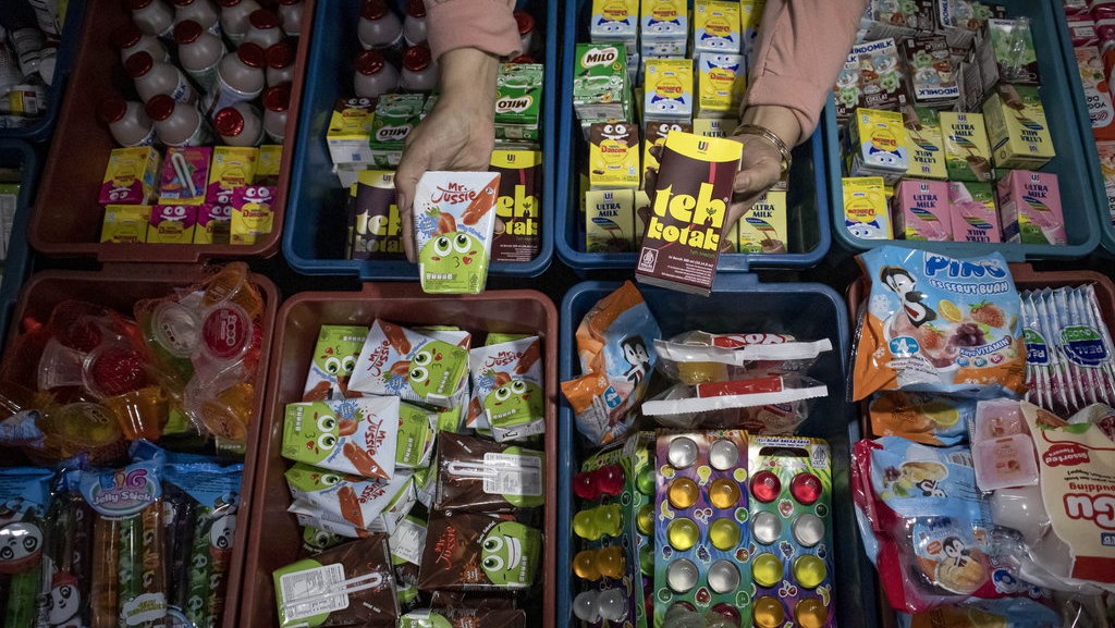 Kemenkeu Pastikan Warung Es Teh Tak Masuk Objek Cukai MBDK Kemenkeu Pastikan Warung Es Teh Tak Masuk Objek Cukai MBDK