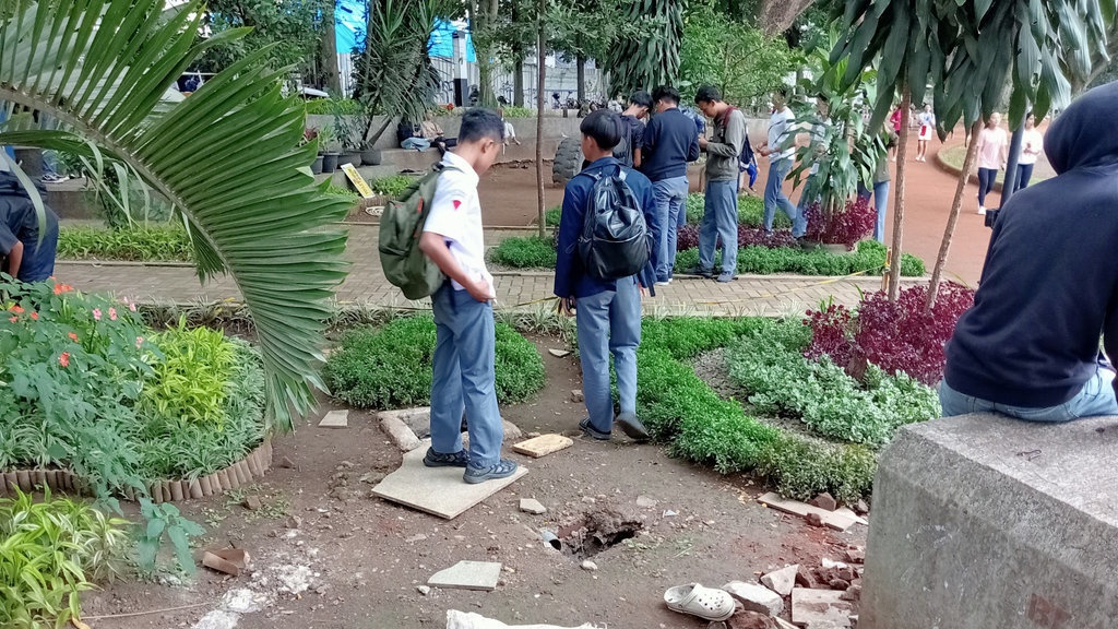 Fasilitas Umum Kota Bandung Rusak Akibat Permainan Koin Jagat Fasilitas Umum Kota Bandung Rusak Akibat Permainan Koin Jagat