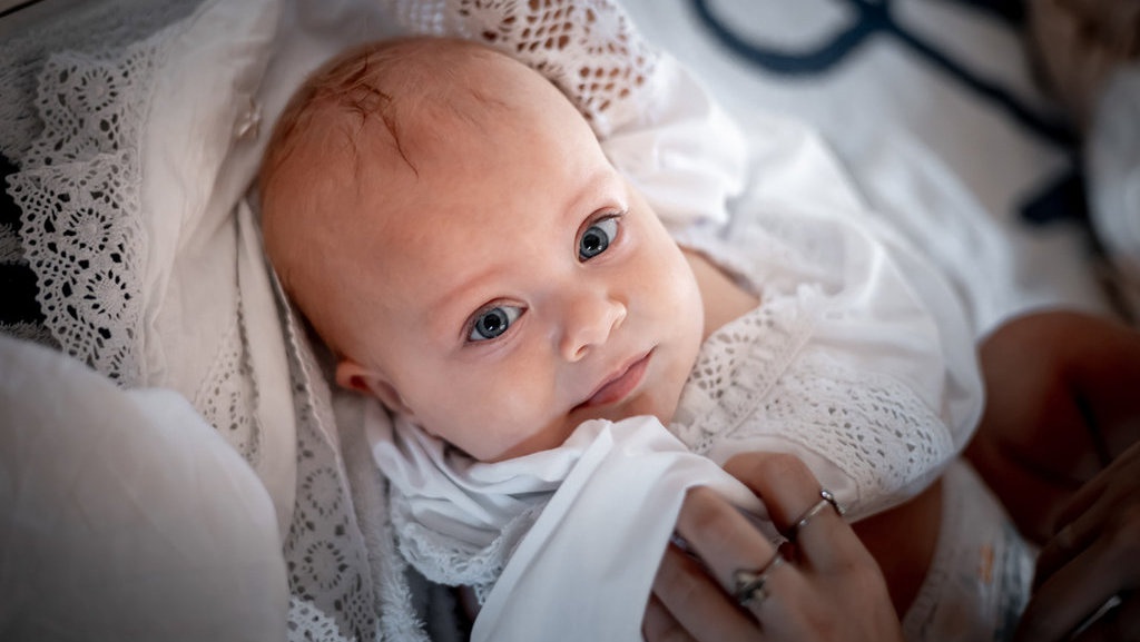 200 Ide Nama Bayi Perempuan Kristen Lahir Bulan April & Artinya