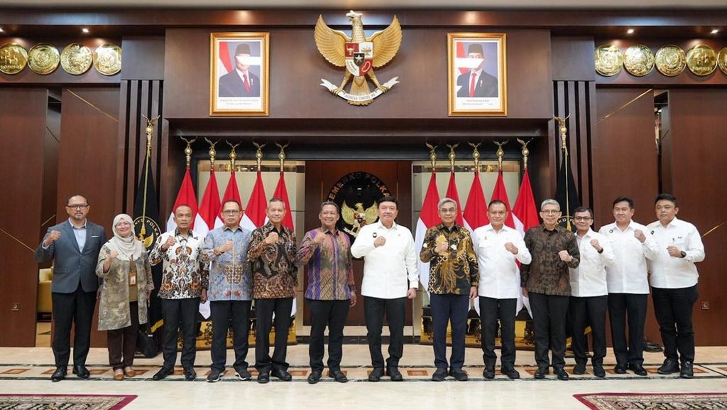 Kemenko Polkam Akan Ajak KPK Gabung Dalam Desk TPPO & Karhutla Kemenko Polkam Akan Ajak KPK Gabung Dalam Desk TPPO & Karhutla