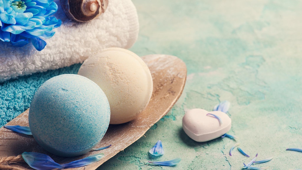 Mengenal Bath Bomb dan Manfaatnya Untuk Kulit Mengenal Bath Bomb dan Manfaatnya Untuk Kulit