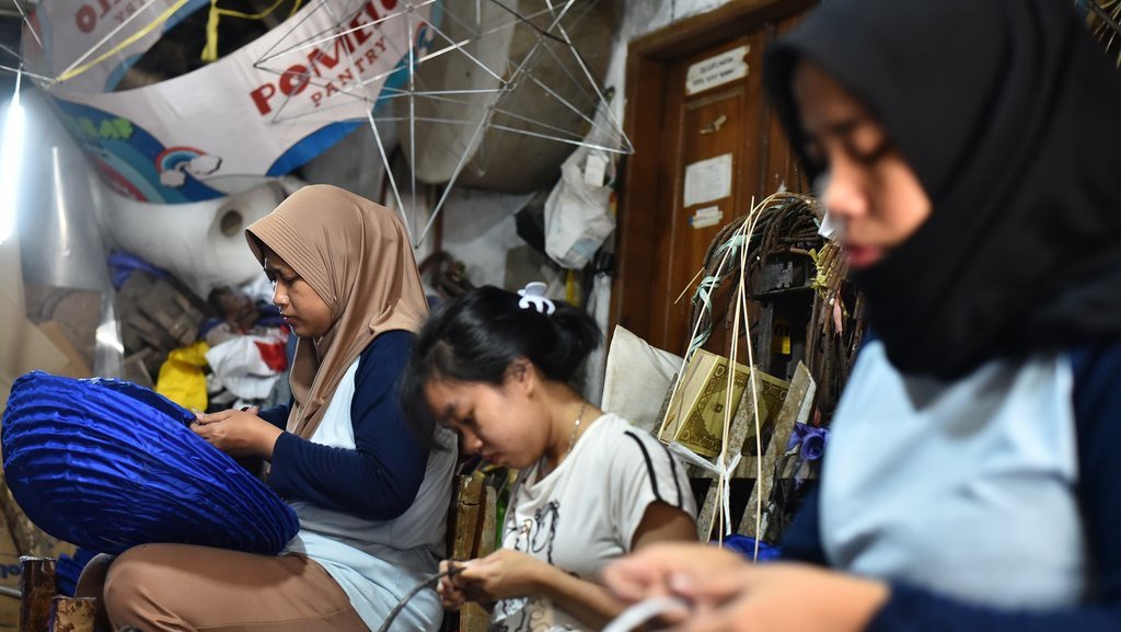 Mengais Cuan dari Bisnis Kerajinan Lampion saat Momentum Imlek Mengais Cuan dari Bisnis Kerajinan Lampion saat Momentum Imlek