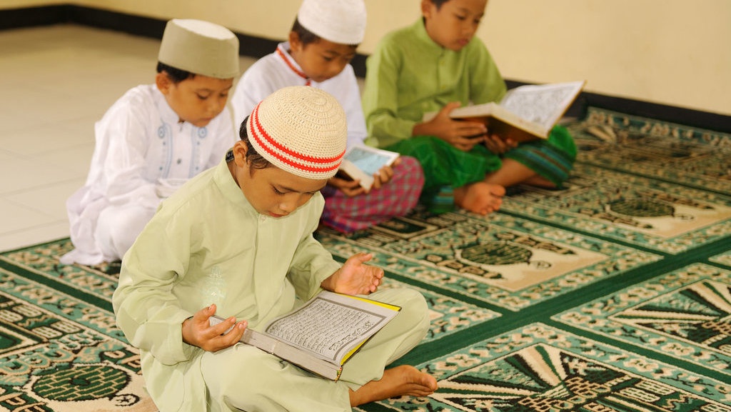 10 Keutamaan Membaca Al-Qur'an di Bulan Ramadhan, Pahala & Hukum 10 Keutamaan Membaca Al-Qur'an di Bulan Ramadhan, Pahala & Hukum