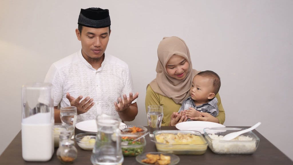 Kata-Kata Bangunin Sahur Ramadhan untuk Pasangan yang Romantis Kata-Kata Bangunin Sahur Ramadhan untuk Pasangan yang Romantis