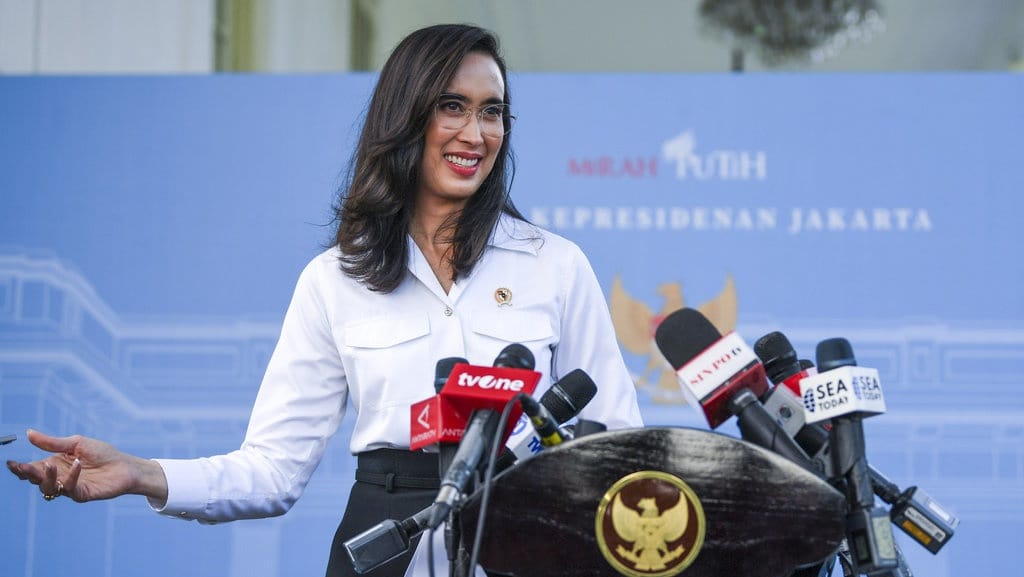 Menpar Widiyanti Wardhana: Saya Tidak Mandi Pakai Air Galon Menpar Widiyanti Wardhana: Saya Tidak Mandi Pakai Air Galon