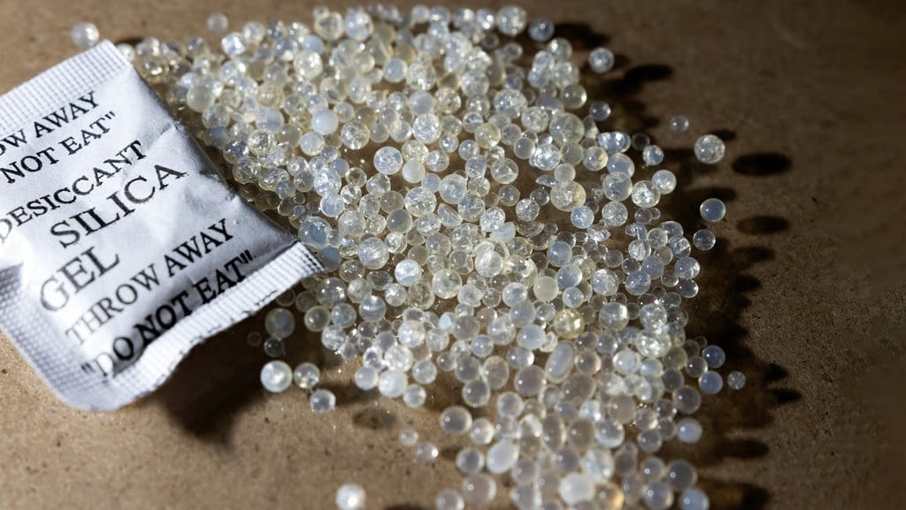 Mengenal Silica Gel: Pengawet Ampuh atau Zat Berbahaya?