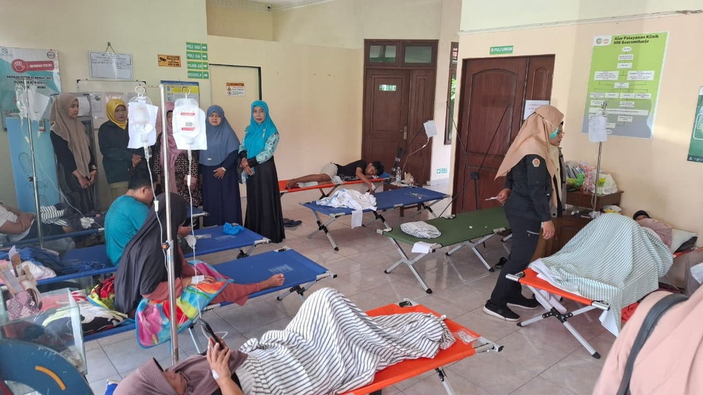 Ratusan Warga di Sleman Diduga Keracunan Makanan Hajatan Ratusan Warga di Sleman Diduga Keracunan Makanan Hajatan