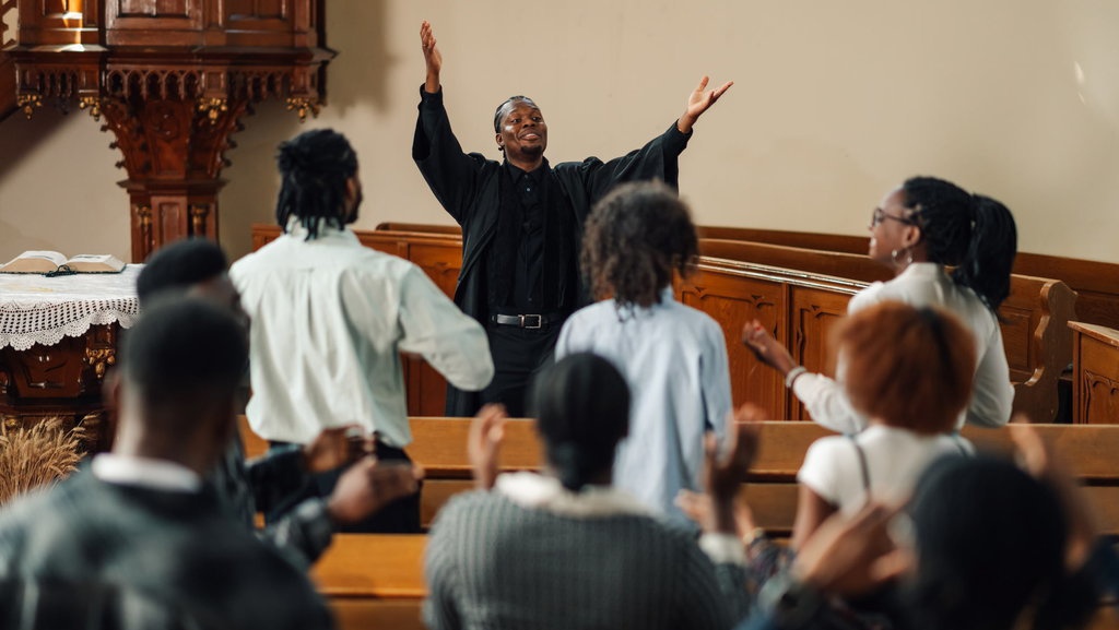 40 Ayat Alkitab tentang Penyertaan Tuhan Sempurna dalam Hidup 40 Ayat Alkitab tentang Penyertaan Tuhan Sempurna dalam Hidup