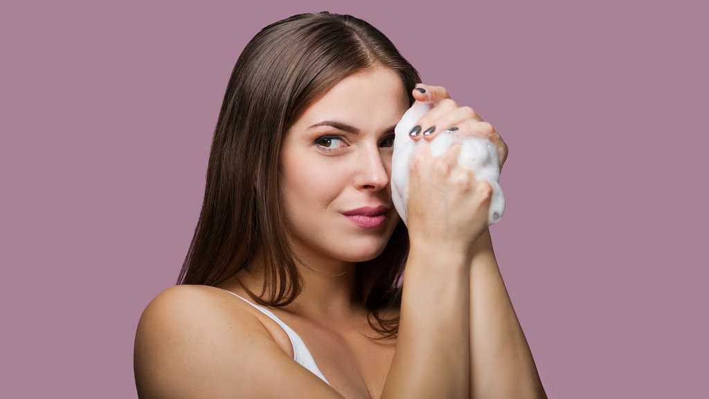 15 Rekomendasi Sabun Mandi dengan Wangi Tahan Lama 15 Rekomendasi Sabun Mandi dengan Wangi Tahan Lama