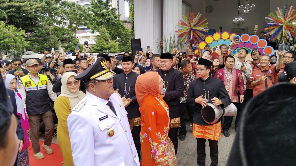 Sambut Pendukung, Rano: Akhirnya 'Si Doel' Pulang Kampung Sambut Pendukung, Rano: Akhirnya 'Si Doel' Pulang Kampung