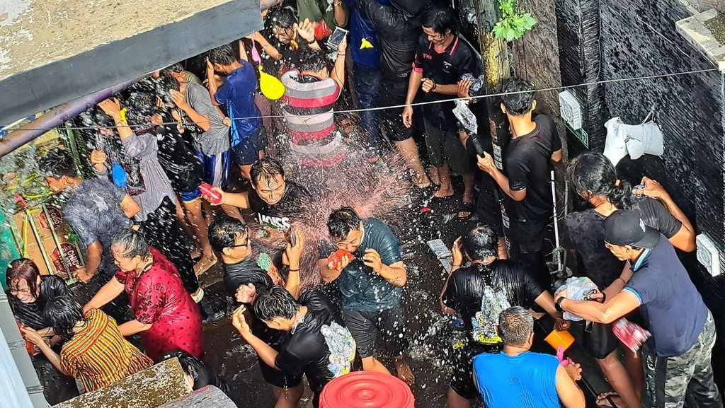 Gebyuran Bustaman, Perang Air Bersihkan Dosa Sebelum Puasa Gebyuran Bustaman, Perang Air Bersihkan Dosa Sebelum Puasa