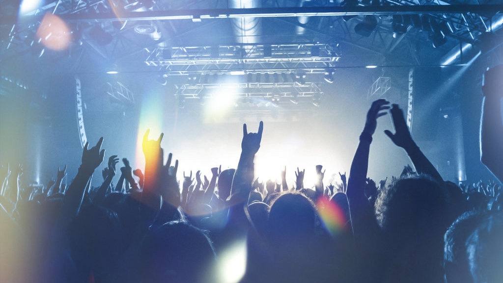 8 Rekomendasi Outfit OOTD Nonton Konser Hijab Simpel 8 Rekomendasi Outfit OOTD Nonton Konser Hijab Simpel