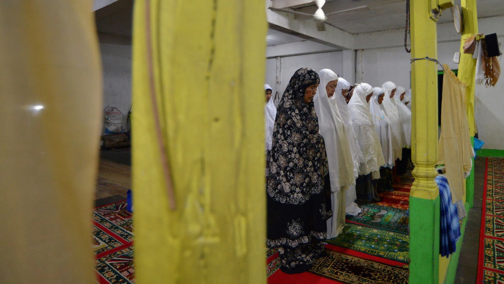 Apakah Boleh Sholat Tarawih Sambil Live Tiktok? Ini Hukumnya Apakah Boleh Sholat Tarawih Sambil Live Tiktok? Ini Hukumnya