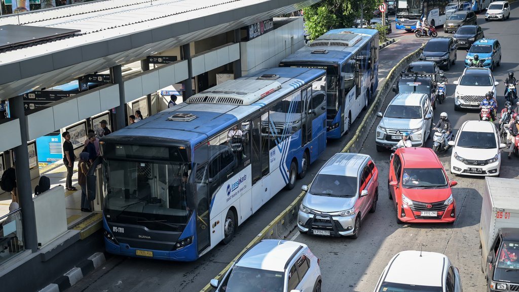 Daftar Rute TransJakarta yang Dialihkan karena Demo Hari Ini Daftar Rute TransJakarta yang Dialihkan karena Demo Hari Ini