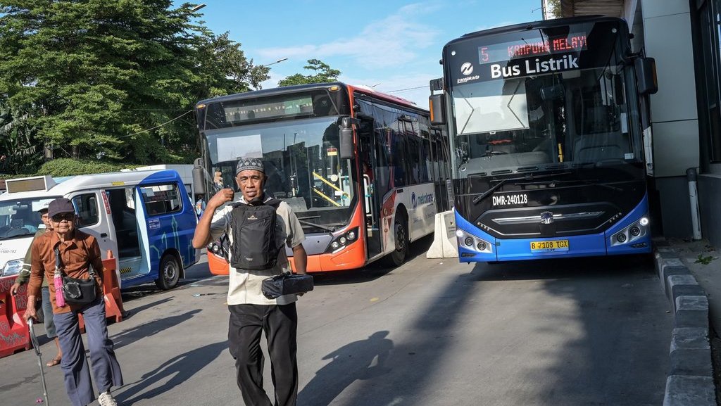 Daftar Rute Transjakarta Alami Penyesuaian Imbas Banjir Hari Ini