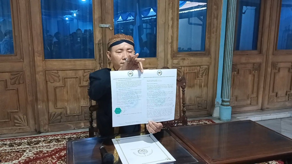 Klarifikasi Putra Mahkota Solo soal Unggahan Kecewa Gabung RI Klarifikasi Putra Mahkota Solo soal Unggahan Kecewa Gabung RI