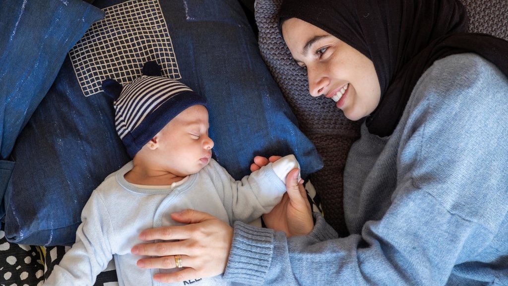 150 Nama Bayi Perempuan Lahir Bulan November Islami 2-3 Kata