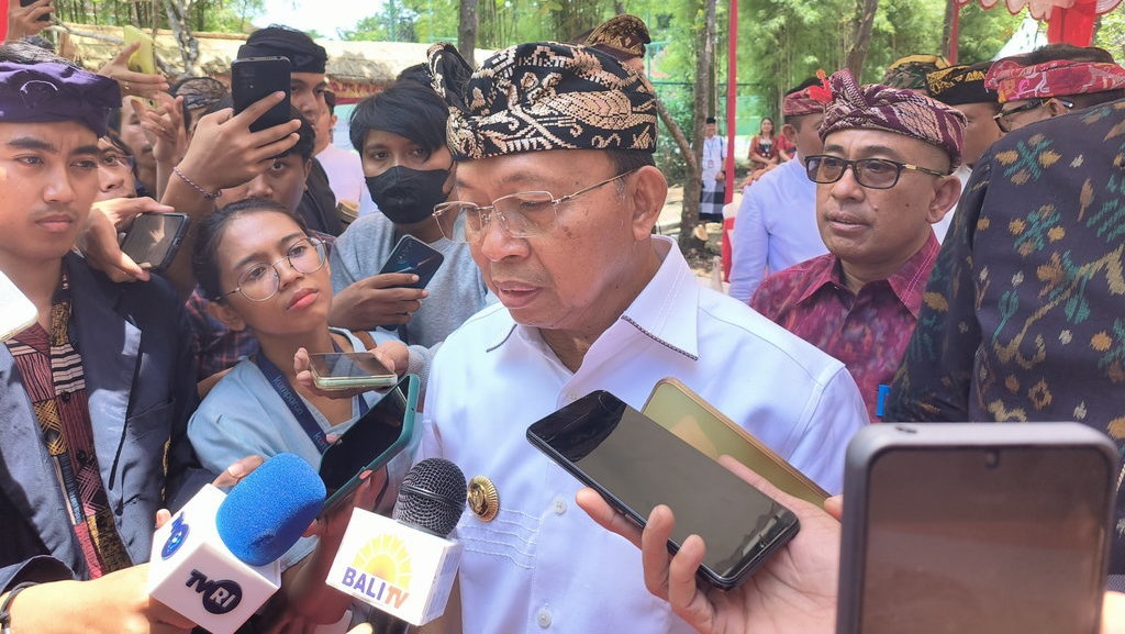 Wayan Koster-Giri Gunakan Mobil Dinas Baru Seharga Rp635 Juta Wayan Koster-Giri Gunakan Mobil Dinas Baru Seharga Rp635 Juta