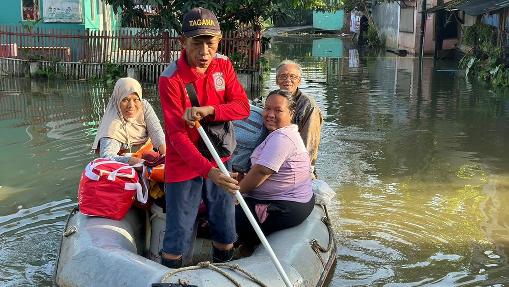 Kemensos Gerak Cepat Salurkan Bantuan Banjir Dayeuhkolot Bandung Kemensos Gerak Cepat Salurkan Bantuan Banjir Dayeuhkolot Bandung
