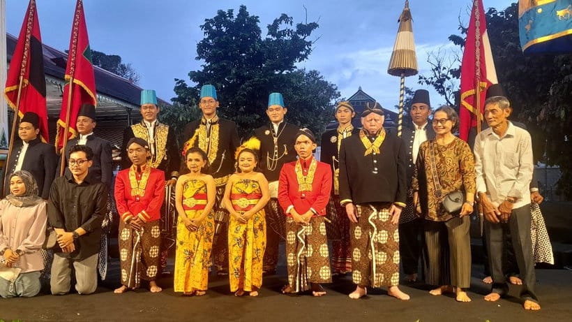 Mengenal Abdi Dalem Palawija lewat Peragaan Busana Mengenal Abdi Dalem Palawija lewat Peragaan Busana