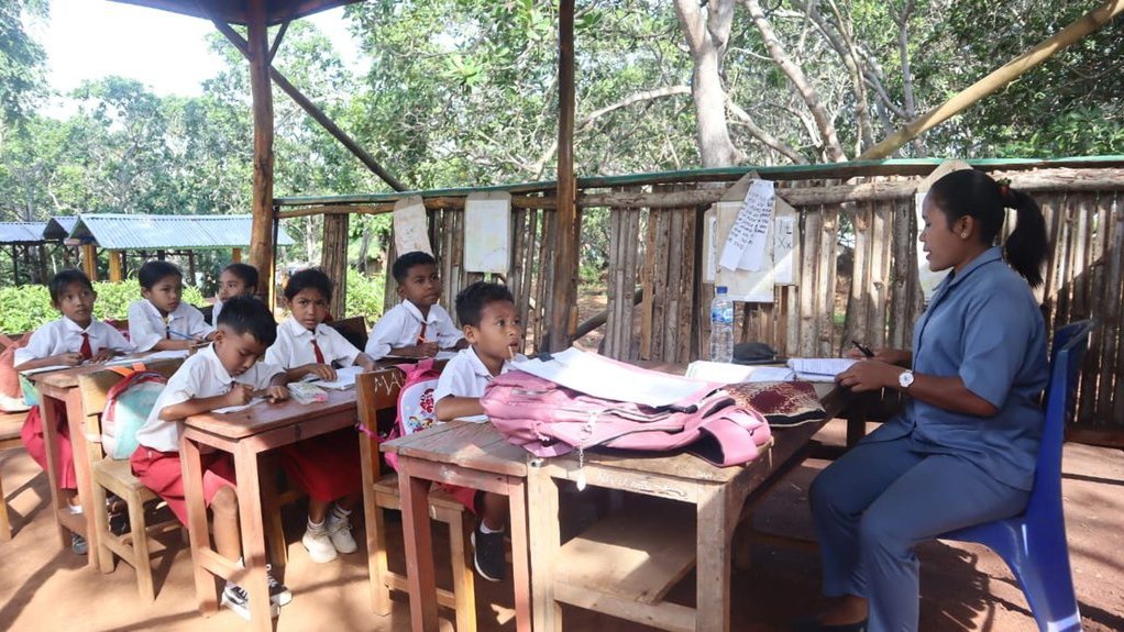 Menakar Ide Sentralisasi Tata Kelola Guru di Revisi UU Sisdiknas Menakar Ide Sentralisasi Tata Kelola Guru di Revisi UU Sisdiknas