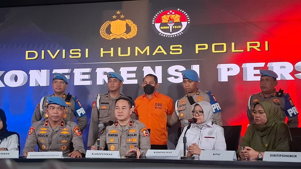 Eks Kapolres Ngada AKBP Fajar Jalani Sidang Etik Hari Ini Eks Kapolres Ngada AKBP Fajar Jalani Sidang Etik Hari Ini