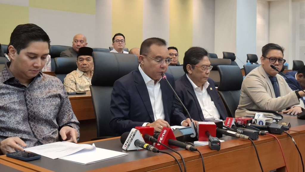 DPR Klaim Rapat Bahas RUU TNI di Hotel Fairmont Bersifat Terbuka DPR Klaim Rapat Bahas RUU TNI di Hotel Fairmont Bersifat Terbuka