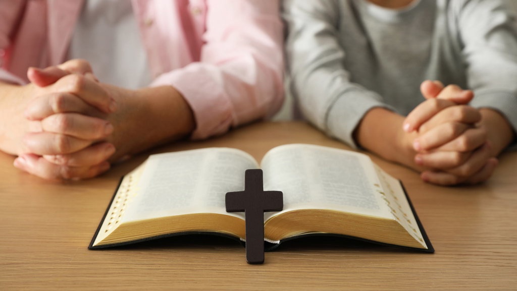 50 Ayat Alkitab Pendek Bermakna Dalam yang Mudah Dihafalkan 50 Ayat Alkitab Pendek Bermakna Dalam yang Mudah Dihafalkan