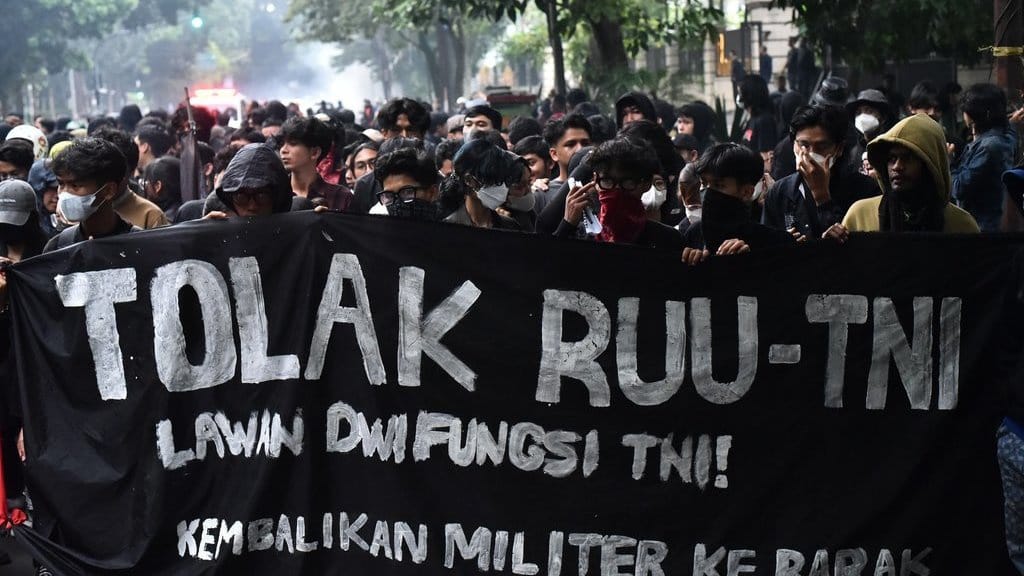 Mahasiswa Batam Uji Formil UU TNI ke MK, Tuntut DPR Bayar Rp50 M Mahasiswa Batam Uji Formil UU TNI ke MK, Tuntut DPR Bayar Rp50 M