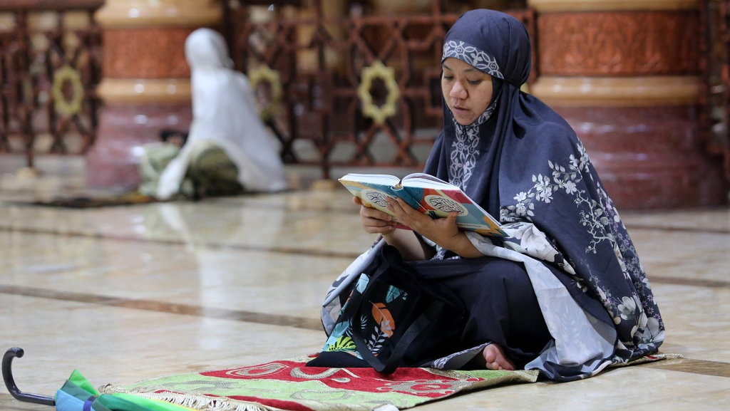 Hukum I'tikaf untuk Wanita di Malam 10 Hari Terakhir Ramadhan Hukum I'tikaf untuk Wanita di Malam 10 Hari Terakhir Ramadhan