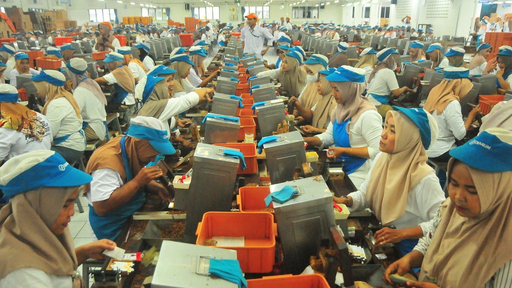 Ekonom Ungkap Potensi PHK Massal Efek Rupiah yang Kian Melemah