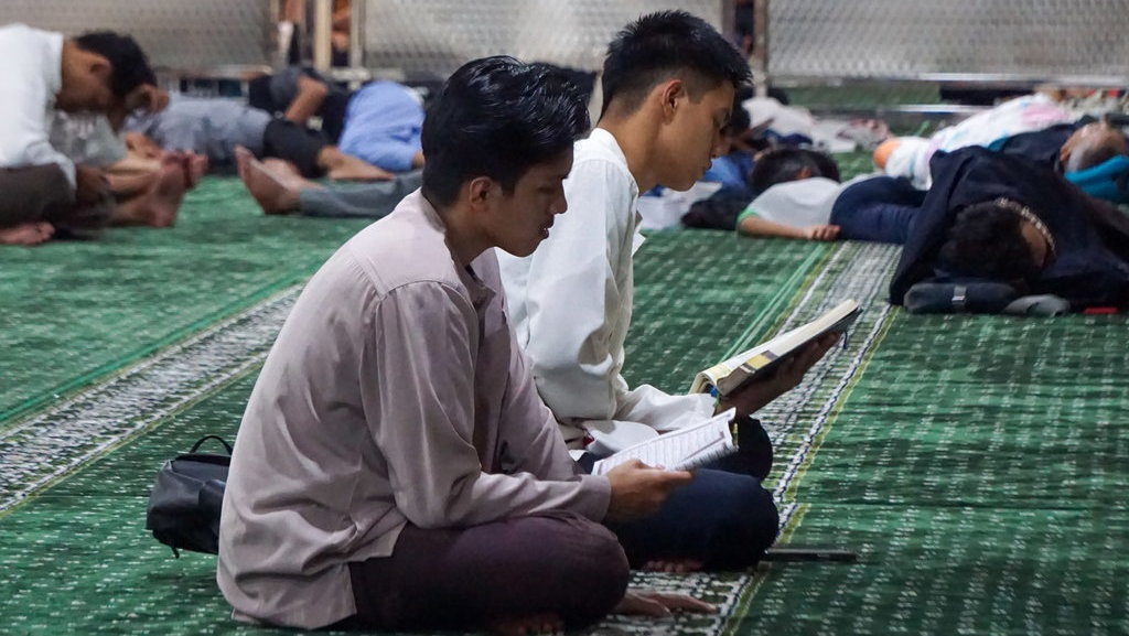 Arti Asmaul Husna Al Alim dan Dalilnya dalam Al-Quran Arti Asmaul Husna Al Alim dan Dalilnya dalam Al-Quran