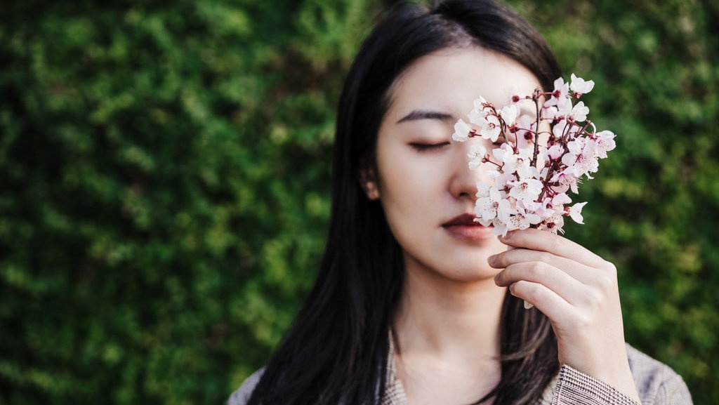 Kulit Putih Bersinar: Standar Cantik K-Pop yang Sulit Pudar Kulit Putih Bersinar: Standar Cantik K-Pop yang Sulit Pudar