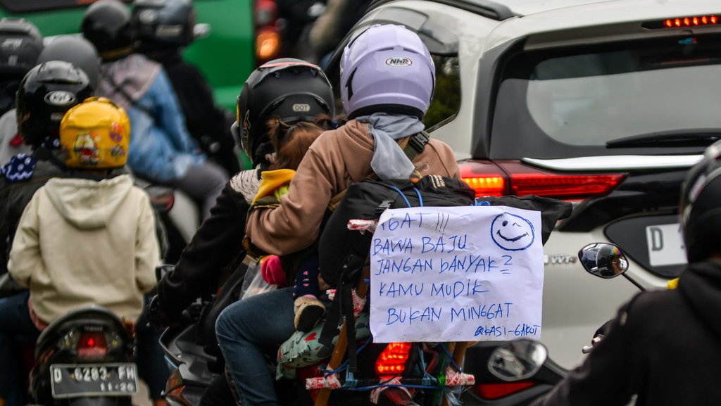 50 Contoh Tulisan Bertema Mudik untuk Ditempelkan di Motor 50 Contoh Tulisan Bertema Mudik untuk Ditempelkan di Motor