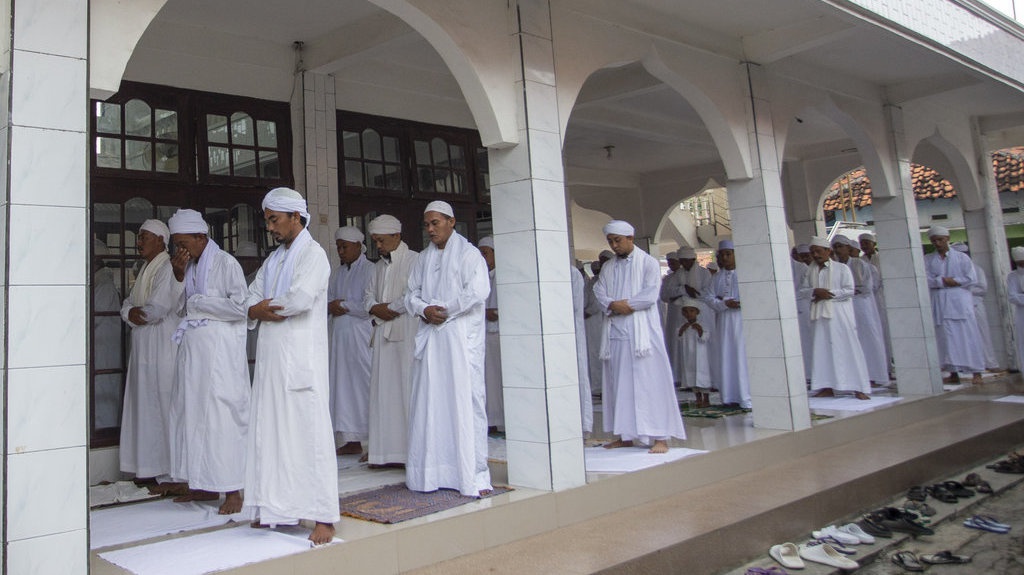 Sejarah Tarekat Asy-Syahadatain Abah Umar Cirebon, Viral di Lawu